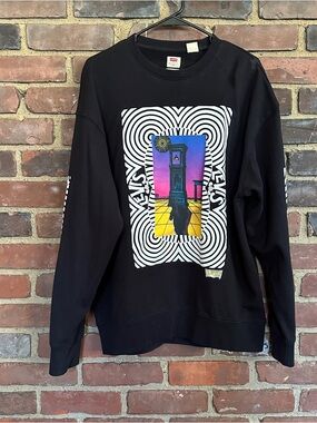 LEVIS graphics black crewneck sweatshirt -medium